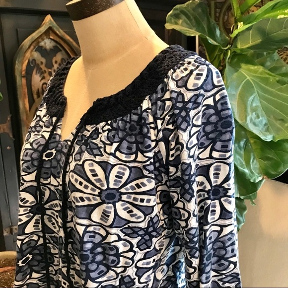 Lucky Brand Navy crochet collar floral peasant top - Picture 4 of 8